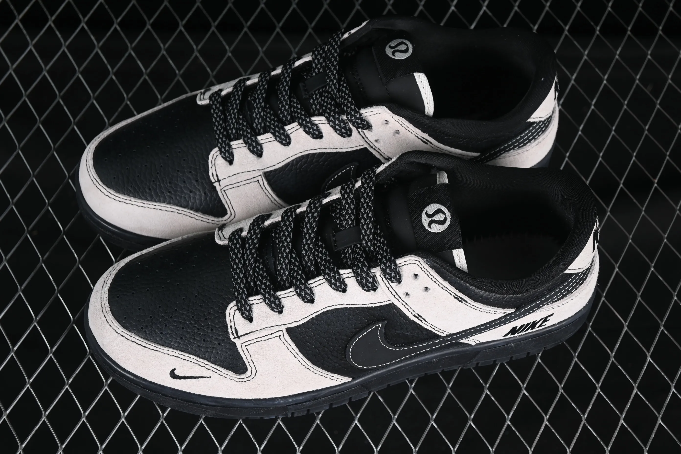 All categories Nk SB Dunk Series Nk SB Dunk Low High-end customized low-top sneakers Nike SB Dunk Low joint black and gray color low-top casual sports skateboard shoes SC9207-407